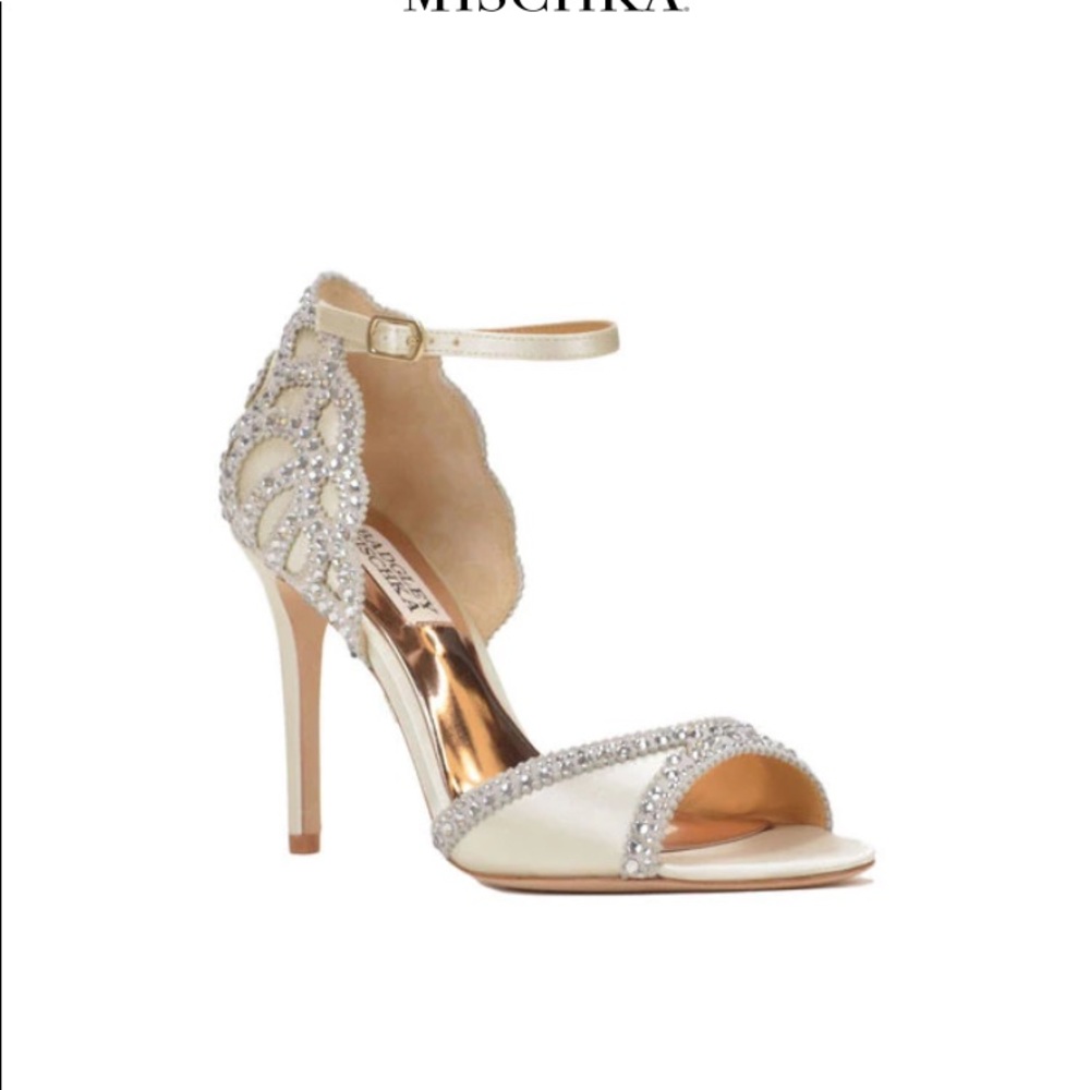 Roxy nude satin badgley mischka heels sandals